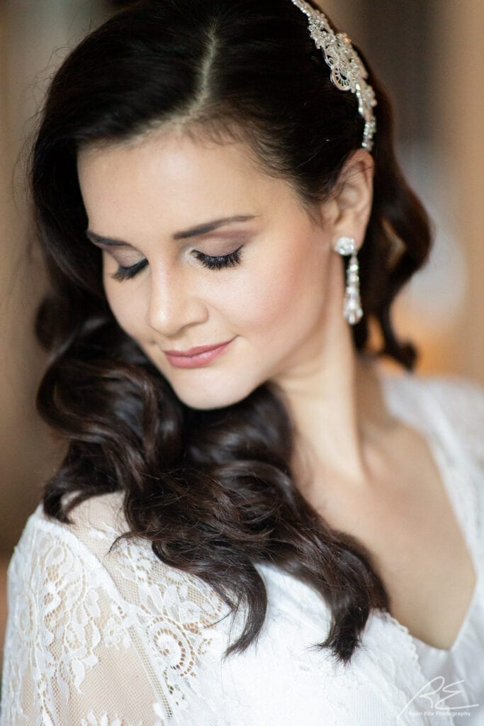 Gorgeous bride with glam waves and flawless airbrush makeup