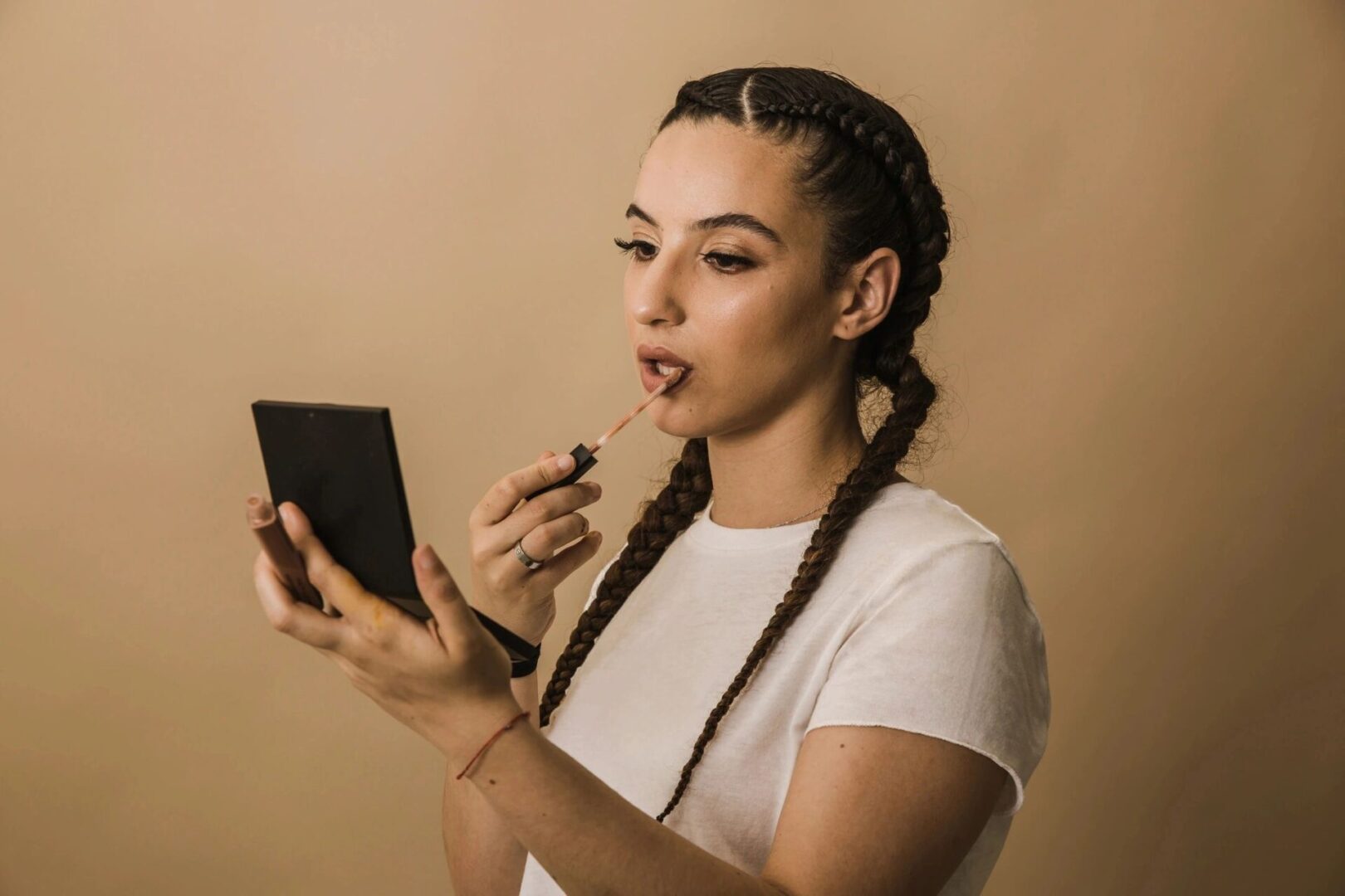 girl applying lip gloss